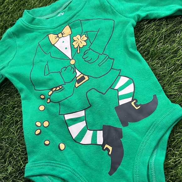 Carter’s Infant Bodysuit- St Patrick’s Day/Leprechaun - Picture 2 of 3